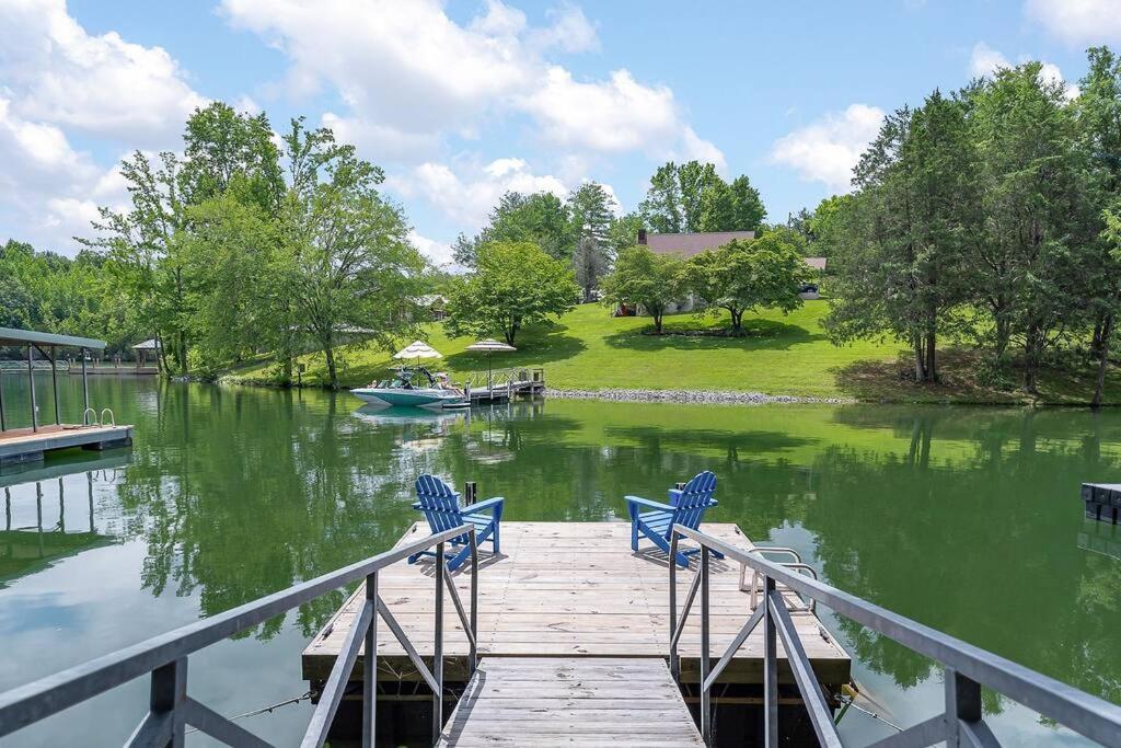 Rustic Cabin, Dock, Firepit, Kayaks & Games Winchester المظهر الخارجي الصورة