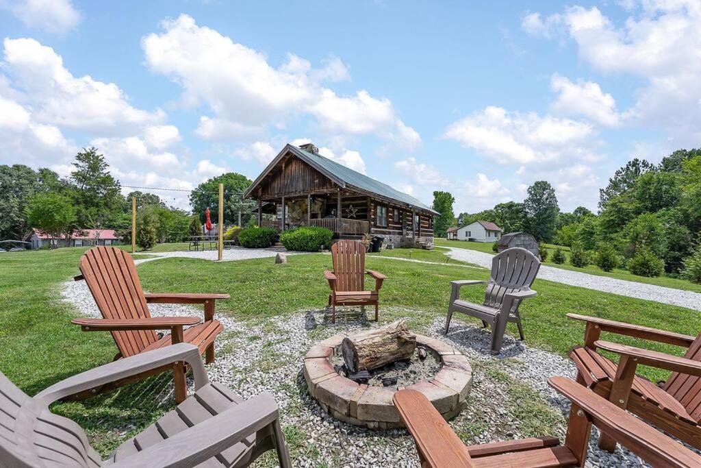 Rustic Cabin, Dock, Firepit, Kayaks & Games Winchester المظهر الخارجي الصورة