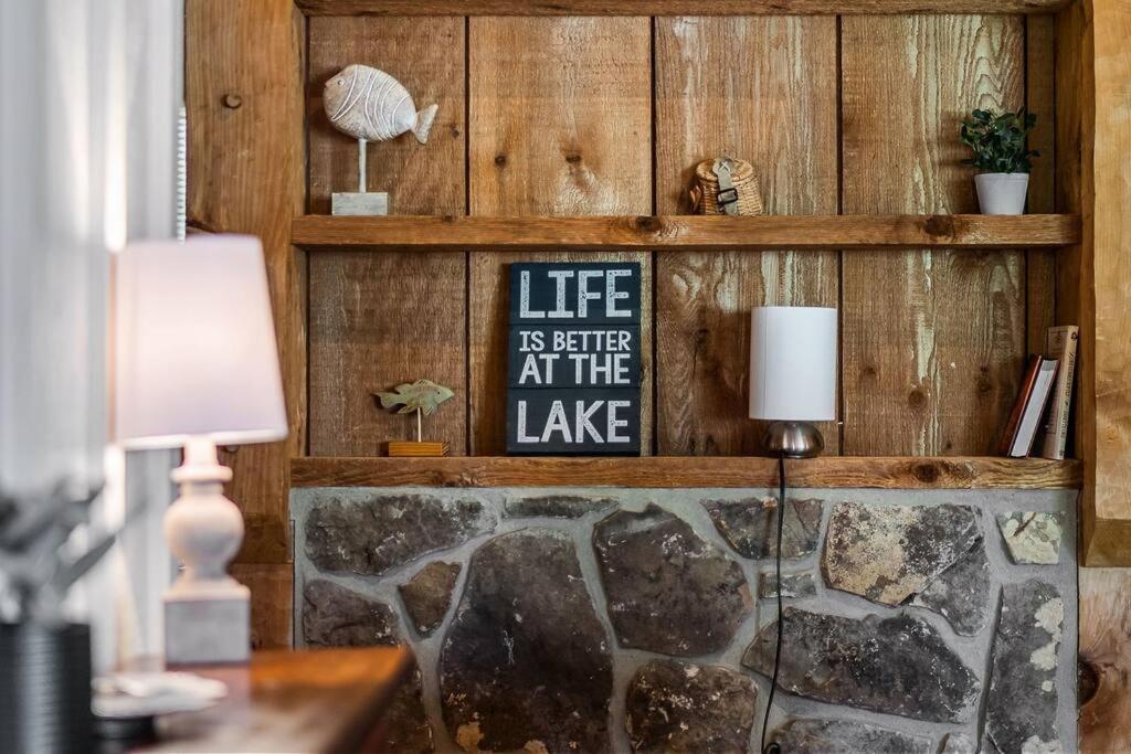 Rustic Cabin, Dock, Firepit, Kayaks & Games Winchester المظهر الخارجي الصورة