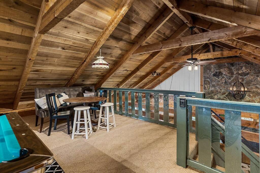 Rustic Cabin, Dock, Firepit, Kayaks & Games Winchester المظهر الخارجي الصورة