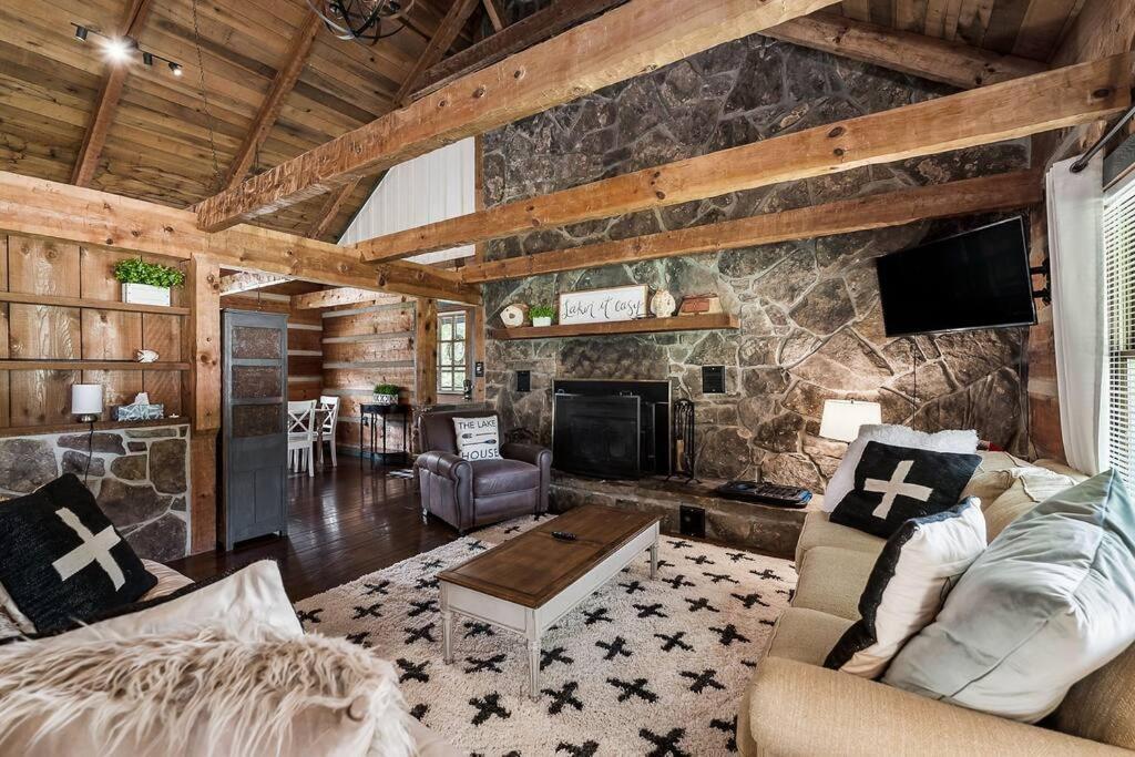 Rustic Cabin, Dock, Firepit, Kayaks & Games Winchester المظهر الخارجي الصورة