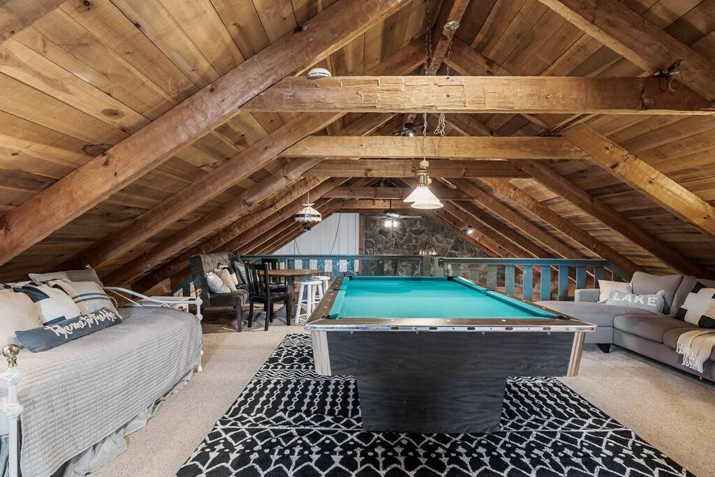 Rustic Cabin, Dock, Firepit, Kayaks & Games Winchester المظهر الخارجي الصورة