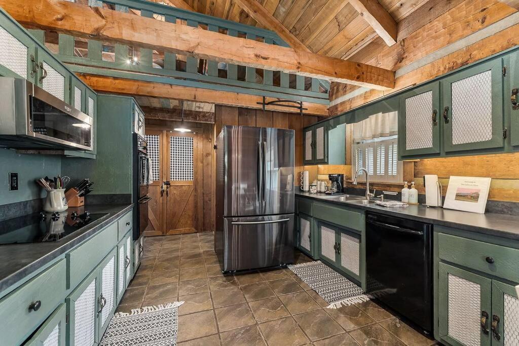 Rustic Cabin, Dock, Firepit, Kayaks & Games Winchester المظهر الخارجي الصورة
