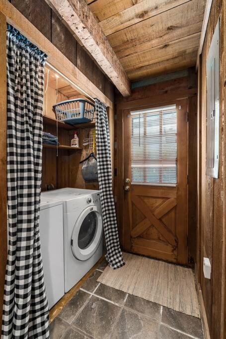 Rustic Cabin, Dock, Firepit, Kayaks & Games Winchester المظهر الخارجي الصورة