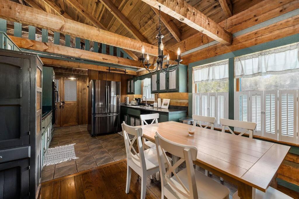 Rustic Cabin, Dock, Firepit, Kayaks & Games Winchester المظهر الخارجي الصورة