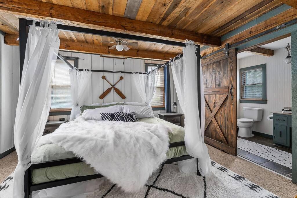 Rustic Cabin, Dock, Firepit, Kayaks & Games Winchester المظهر الخارجي الصورة