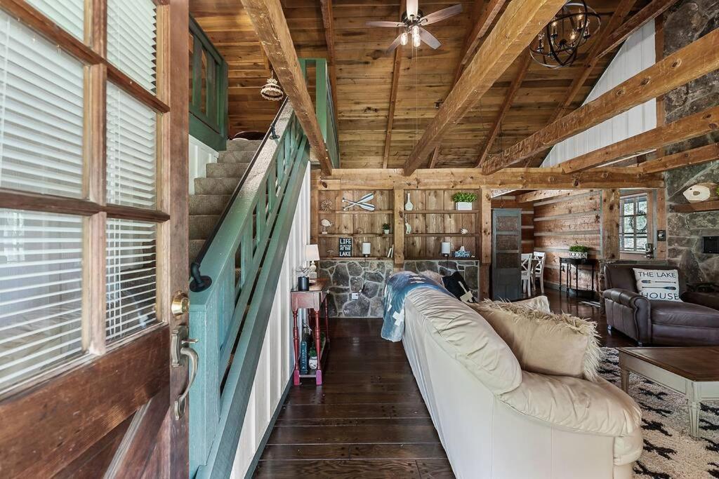 Rustic Cabin, Dock, Firepit, Kayaks & Games Winchester المظهر الخارجي الصورة