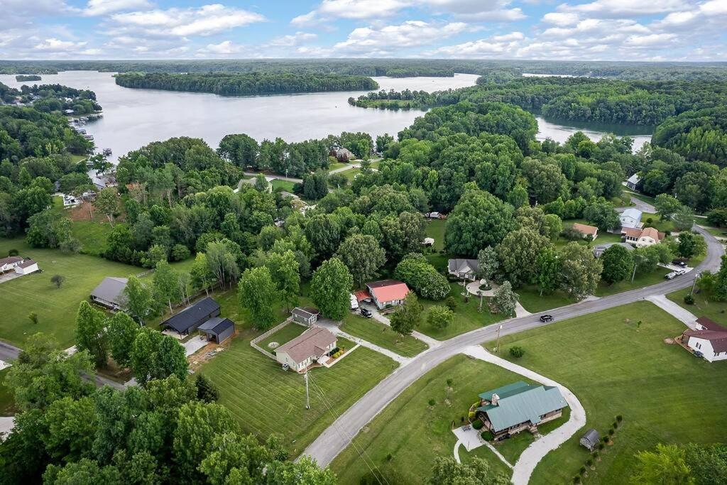 Rustic Cabin, Dock, Firepit, Kayaks & Games Winchester المظهر الخارجي الصورة