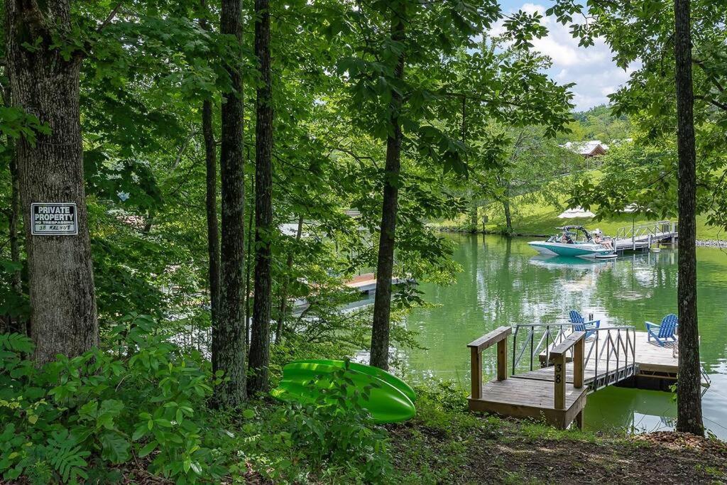 Rustic Cabin, Dock, Firepit, Kayaks & Games Winchester المظهر الخارجي الصورة