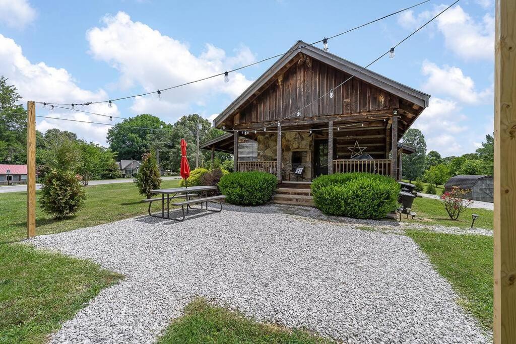 Rustic Cabin, Dock, Firepit, Kayaks & Games Winchester المظهر الخارجي الصورة
