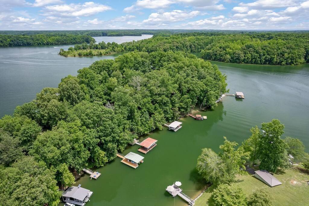 Rustic Cabin, Dock, Firepit, Kayaks & Games Winchester المظهر الخارجي الصورة