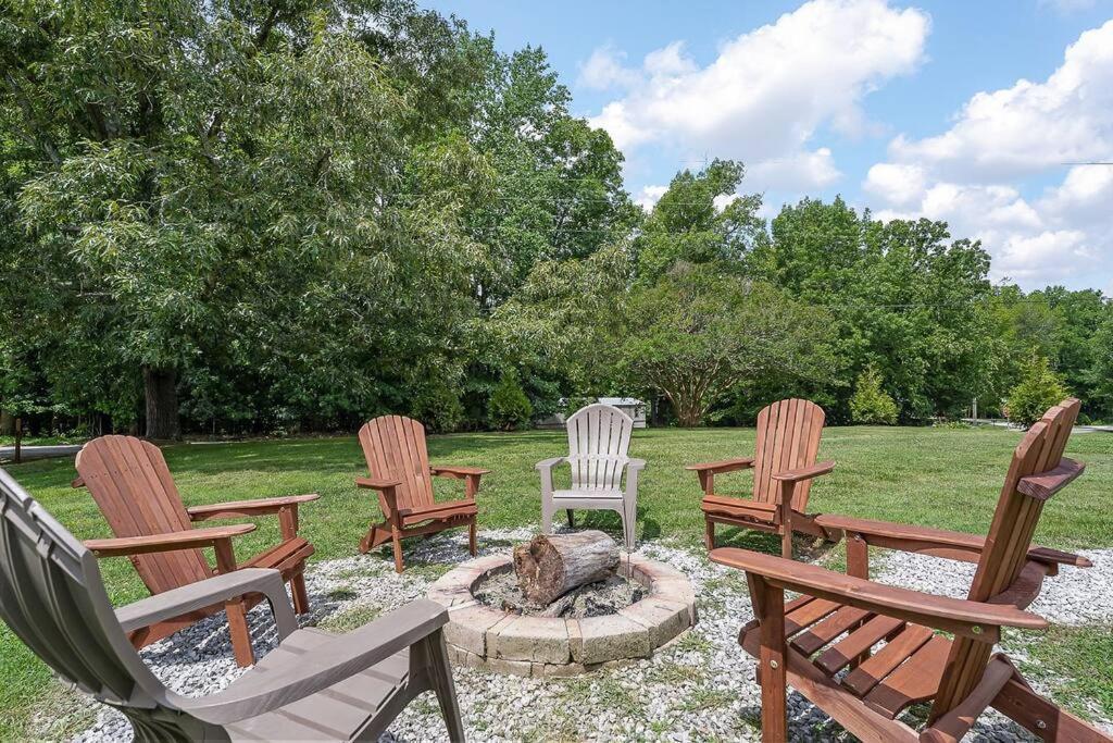 Rustic Cabin, Dock, Firepit, Kayaks & Games Winchester المظهر الخارجي الصورة