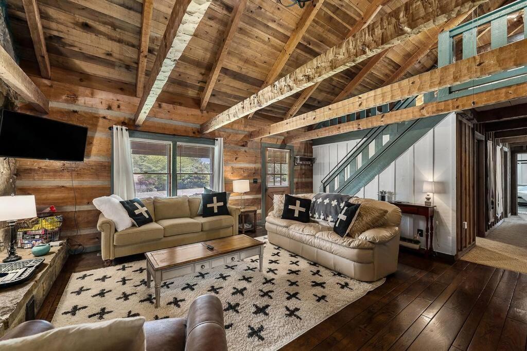 Rustic Cabin, Dock, Firepit, Kayaks & Games Winchester المظهر الخارجي الصورة